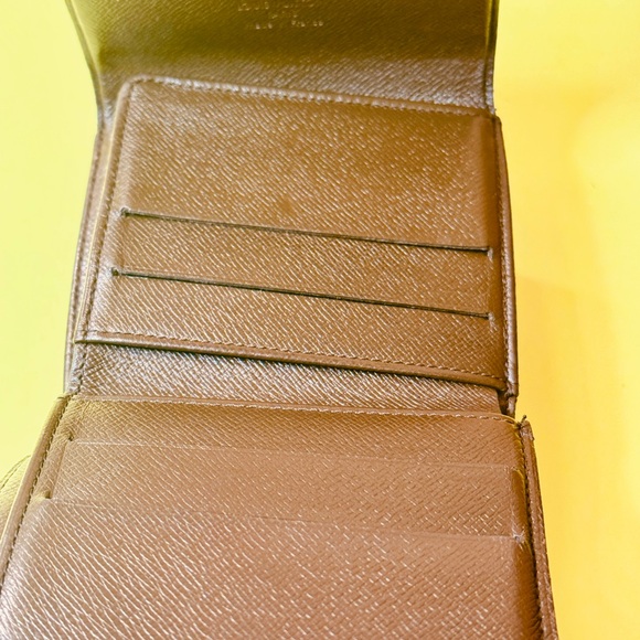 Louis Vuitton Damier set of 2  Brown Leather wallet 
1 for women and 1 for man. - Picture 14 of 15